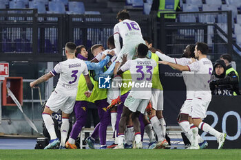 2023-12-10 - Lucas Quarta of Fiorentina celebrates with his teammates after scoring 1-1 goal during the Italian championship Serie A football match between AS Roma and ACF Fiorentina on December 10, 2023 at Stadio Olimpico in Rome, Italy - FOOTBALL - ITALIAN CHAMP - ROMA V FIORENTINA - ITALIAN SERIE A - SOCCER