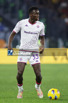 2023-12-10 - Michael Kayode of Fiorentina in action during the Italian championship Serie A football match between AS Roma and ACF Fiorentina on December 10, 2023 at Stadio Olimpico in Rome, Italy - FOOTBALL - ITALIAN CHAMP - ROMA V FIORENTINA - ITALIAN SERIE A - SOCCER