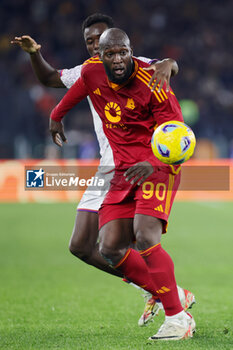 2023-12-10 - Michael Kayode of Fiorentina vies for the ball with Romelu Lukaku of Roma during the Italian championship Serie A football match between AS Roma and ACF Fiorentina on December 10, 2023 at Stadio Olimpico in Rome, Italy - FOOTBALL - ITALIAN CHAMP - ROMA V FIORENTINA - ITALIAN SERIE A - SOCCER