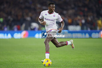 2023-12-10 - Michael Kayode of Fiorentina in action during the Italian championship Serie A football match between AS Roma and ACF Fiorentina on December 10, 2023 at Stadio Olimpico in Rome, Italy - FOOTBALL - ITALIAN CHAMP - ROMA V FIORENTINA - ITALIAN SERIE A - SOCCER