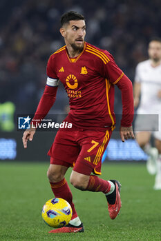 2023-12-10 - Lorenzo Pellegrini of Roma in action during the Italian championship Serie A football match between AS Roma and ACF Fiorentina on December 10, 2023 at Stadio Olimpico in Rome, Italy - FOOTBALL - ITALIAN CHAMP - ROMA V FIORENTINA - ITALIAN SERIE A - SOCCER