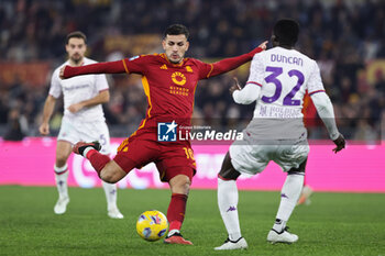 2023-12-10 - Leandro Paredes of Roma kicks the ball during the Italian championship Serie A football match between AS Roma and ACF Fiorentina on December 10, 2023 at Stadio Olimpico in Rome, Italy - FOOTBALL - ITALIAN CHAMP - ROMA V FIORENTINA - ITALIAN SERIE A - SOCCER