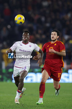 2023-12-10 - Michael Kayode of Fiorentina vies for the ball with Sardar Azmoun of Roma during the Italian championship Serie A football match between AS Roma and ACF Fiorentina on December 10, 2023 at Stadio Olimpico in Rome, Italy - FOOTBALL - ITALIAN CHAMP - ROMA V FIORENTINA - ITALIAN SERIE A - SOCCER