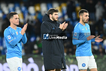 2023-12-16 - Napoli players thank the fans at the end of the match during Serie A between SSC Napoli vs Cagliari Calcio at Diego Armando Maradona Stadium - SSC NAPOLI VS CAGLIARI CALCIO - ITALIAN SERIE A - SOCCER