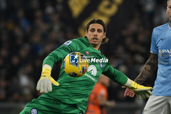 2023-12-17 - Yann Sommer of F.C. Inter during the 16th day of the Serie A Championship between S.S. Lazio - F.C. Inter, 17 December 2023 at the Olympic Stadium in Rome. - SS LAZIO VS INTER - FC INTERNAZIONALE - ITALIAN SERIE A - SOCCER