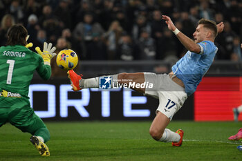 2023-12-17 - Yann Sommer of F.C. Inter and Ciro Immobile of S.S. Lazio during the 16th day of the Serie A Championship between S.S. Lazio - F.C. Inter, 17 December 2023 at the Olympic Stadium in Rome. - SS LAZIO VS INTER - FC INTERNAZIONALE - ITALIAN SERIE A - SOCCER