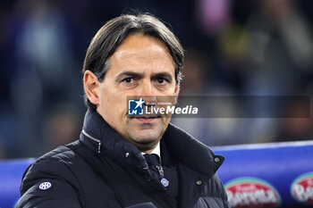 2023-12-17 - Simone Inzaghi head coach of Internazionale looks on during the Italian championship Serie A football match between SS Lazio and FC Internazionale on December 17, 2023 at Stadio Olimpico in Rome, Italy - FOOTBALL - ITALIAN CHAMP - LAZIO V INTERNAZIONALE - ITALIAN SERIE A - SOCCER