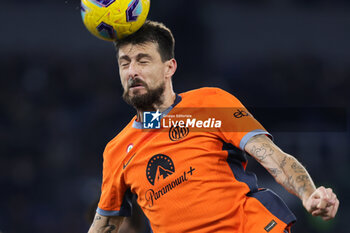 2023-12-17 - Francesco Acerbi of Internazionale goes for a header during the Italian championship Serie A football match between SS Lazio and FC Internazionale on December 17, 2023 at Stadio Olimpico in Rome, Italy - FOOTBALL - ITALIAN CHAMP - LAZIO V INTERNAZIONALE - ITALIAN SERIE A - SOCCER