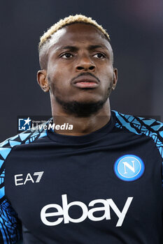 2023-12-23 - Victor Osimhen of Napoli looks on during the Italian championship Serie A football match between AS Roma and SSC Napoli on December 23, 2023 at Stadio Olimpico in Rome, Italy - FOOTBALL - ITALIAN CHAMP - ROMA V NAPOLI - ITALIAN SERIE A - SOCCER
