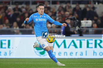 2023-12-23 - Piotr Zielinski of Napoli in action during the Italian championship Serie A football match between AS Roma and SSC Napoli on December 23, 2023 at Stadio Olimpico in Rome, Italy - FOOTBALL - ITALIAN CHAMP - ROMA V NAPOLI - ITALIAN SERIE A - SOCCER