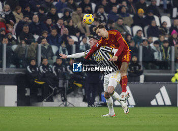 2023-12-30 - Dusan Vlahovic of Juventus and Diego Llorente of As Roma during the Italian Serie A, football match between Juventus Fc and As Roma on 30 December 2023 at Allianz Stadium, Turin, Italy. Photo Nderim Kaceli - JUVENTUS FC VS AS ROMA - ITALIAN SERIE A - SOCCER