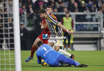 2023-12-30 - Manuel Locatelli of Juventus and Bryan Cristante of As Roma during the Italian Serie A, football match between Juventus Fc and As Roma on 30 December 2023 at Allianz Stadium, Turin, Italy. Photo Nderim Kaceli - JUVENTUS FC VS AS ROMA - ITALIAN SERIE A - SOCCER