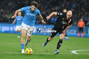2023-12-29 - Khvicha Kvaratskhelia of SSC Napoli competes for the ball with Luca Caldirola of AC Monza during Serie A between SSC Napoli vs AC Monza at Diego Armando Maradona Stadium - SSC NAPOLI VS AC MONZA - ITALIAN SERIE A - SOCCER