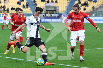 2023-01-21 - Roberto Inglese of Parma Calcio 1913 in action during the Serie B match between Parma Calcio 1913 and Perugia Calcio at Stadio Ennio Tardini on January 21, 2023 in Parma, Italy. - PARMA CALCIO VS AC PERUGIA - ITALIAN SERIE B - SOCCER