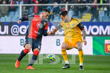2023-01-28 - Pisa's Marius Marin fights for the ball against Genoa's Massimo Coda - GENOA CFC VS AC PISA - ITALIAN SERIE B - SOCCER