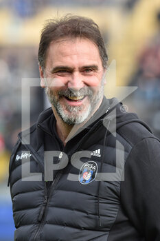 2023-02-04 - Head coach of Pisa Luca D'Angelo smiling - AC PISA VS FC SUDTIROL - ITALIAN SERIE B - SOCCER