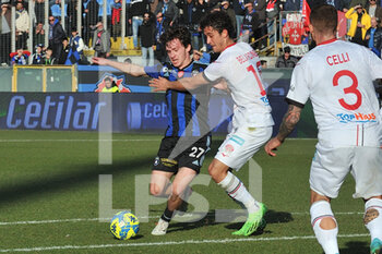 2023-02-04 - Matteo Tramoni (Pisa) thwarted by Luca  Belardinelli (Sudtirol) - AC PISA VS FC SUDTIROL - ITALIAN SERIE B - SOCCER