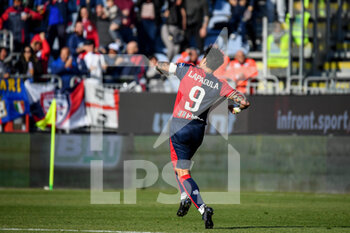 2023-02-11 - Gianluca Lapadula of Cagliari Calcio, Esultanza, Joy After scoring goal, - CAGLIARI CALCIO VS BENEVENTO CALCIO - ITALIAN SERIE B - SOCCER