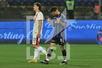 2023-02-24 - Happiness of Marius Marin (Pisa) and disappointment of Gregorio  Luperini (Perugia) at the end of the match - AC PISA VS AC PERUGIA - ITALIAN SERIE B - SOCCER