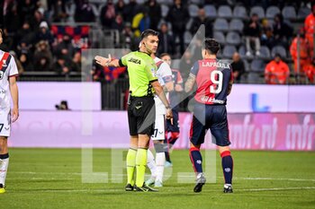 2023-03-01 - Maco Monaldi Arbitro, Referee, - CAGLIARI CALCIO VS GENOA CFC - ITALIAN SERIE B - SOCCER