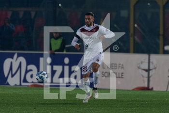 2023-02-28 - Liotti Daniele Reggina carries the ball - COSENZA CALCIO VS REGGINA 1914 - ITALIAN SERIE B - SOCCER