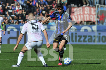 2023-03-04 - Stefano Moreo (Pisa) thwarted by Ivan  Marconi (Palermo) - AC PISA VS PALERMO FC - ITALIAN SERIE B - SOCCER