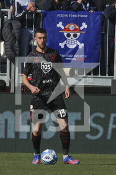 18/03/2023 - Mattia Bani of Genoa CFC play the ball during Brescia FC vs Genoa CFC, 30° Serie BKT 2022-23 game at Mario Rigamonti stadium in Brescia, Italy, on March 18, 2023. - BRESCIA CALCIO VS GENOA CFC - SERIE B - CALCIO