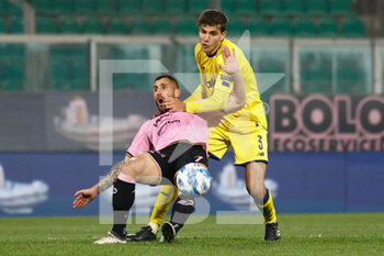 17/03/2023 - Fabio Ponsi (Modena) and Gennaro Tutino (Palermo) - PALERMO FC VS MODENA FC - SERIE B - CALCIO