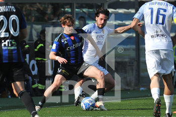 18/03/2023 - Matteo Tramoni (Pisa) thwarted by Maxime  Leverbe (Benevento) - AC PISA VS BENEVENTO CALCIO - SERIE B - CALCIO