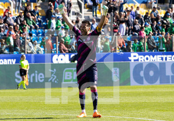 2023-04-01 - Parma Gigi Buffon Celebrate - PARMA CALCIO VS PALERMO FC - ITALIAN SERIE B - SOCCER