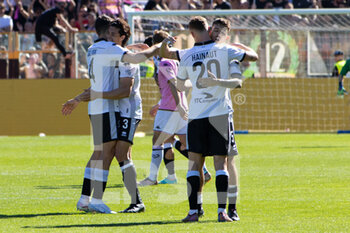 2023-04-01 - Parma celebrates the victory - PARMA CALCIO VS PALERMO FC - ITALIAN SERIE B - SOCCER