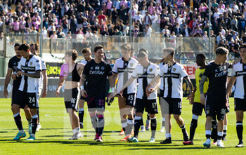 2023-04-01 - Parma celebrates the victory - PARMA CALCIO VS PALERMO FC - ITALIAN SERIE B - SOCCER