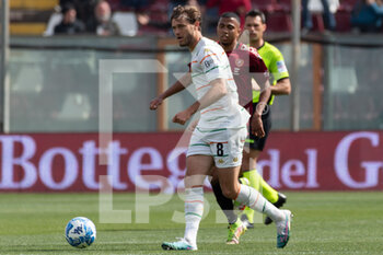 2023-04-10 - Francis Tessmann Venezia carries the ball  - REGGINA 1914 VS VENEZIA FC - ITALIAN SERIE B - SOCCER