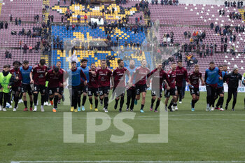 2023-04-10 - Reggina team Reggina celebrates victory  - REGGINA 1914 VS VENEZIA FC - ITALIAN SERIE B - SOCCER