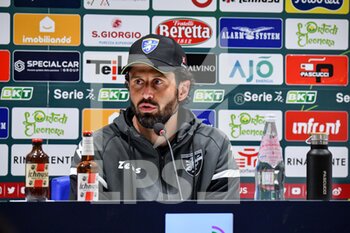 2023-04-15 - Fabio Grosso Mister of Frosinone Calcio, Conferenza Stampa, Press Conference - CAGLIARI CALCIO VS FROSINONE CALCIO - ITALIAN SERIE B - SOCCER