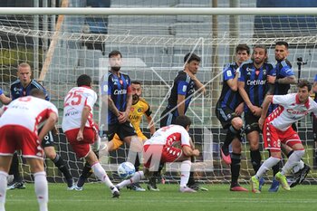 2023-04-23 - Raffaele Pucino (Bari) kicks the ball - AC PISA VS SSC BARI - ITALIAN SERIE B - SOCCER