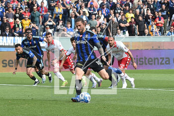 2023-04-23 - Ernesto Torregrossa (Pisa) scores 1-0 on penalty - AC PISA VS SSC BARI - ITALIAN SERIE B - SOCCER