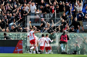 2023-04-23 - Players of Bari celebrate with their fans - AC PISA VS SSC BARI - ITALIAN SERIE B - SOCCER