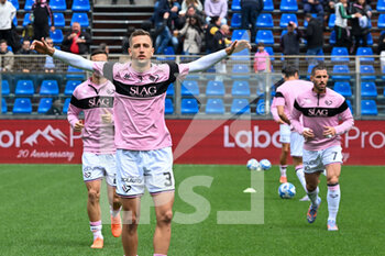 2023-05-01 - Palermo’s Marco Sala portrait during warm up during the Italian Serie BKT soccer match Como 1907 vs Palermo FC at the Comunale G. Sinigaglia stadium in Como, Italy, 1st of May 2023 - COMO 1907 VS PALERMO FC - ITALIAN SERIE B - SOCCER