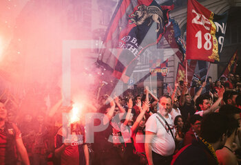 2023-05-06 - Genoa supporters celebration - GENOA CFC VS ASCOLI CALCIO - ITALIAN SERIE B - SOCCER