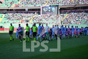 2023-05-06 - Palermo and Spal enters the field during the Italian Serie BKT soccer match Palermo FC vs. SPAL at the Renzo Barbera stadium in Palermo, Italy, 6th of May 2023 - PALERMO FC VS SPAL - ITALIAN SERIE B - SOCCER