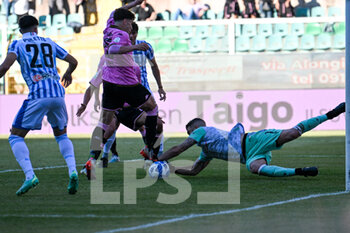 2023-05-06 - Palermo’s Alessio Buttaro and Spal’s Enrico Alfonso in action during the Italian Serie BKT soccer match Palermo FC vs. SPAL at the Renzo Barbera stadium in Palermo, Italy, 6th of May 2023 - PALERMO FC VS SPAL - ITALIAN SERIE B - SOCCER