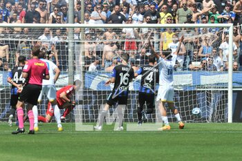 2023-05-06 - Own goal by Adrian Rus (Pisa), Frosinone 1-1 - AC PISA VS FROSINONE CALCIO - ITALIAN SERIE B - SOCCER