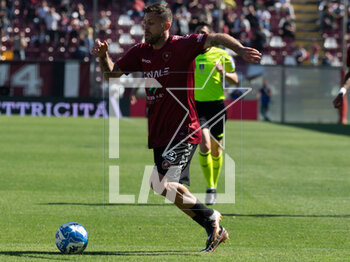 2023-05-06 - Menez Jeremy Reggina carries the ball - REGGINA 1914 VS COMO 1907 - ITALIAN SERIE B - SOCCER