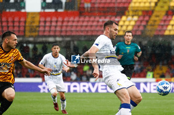 2023-05-13 - Frederic Veseli (Benevento) and Luca Strizzolo (Modena) - BENEVENTO CALCIO VS MODENA FC - ITALIAN SERIE B - SOCCER