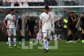 2023-05-13 - Perugia’s Giuseppe Di Serio shows his disappointment at the end of the match losted against Venezia FC during the Italian Serie BKT soccer match at the Pier Luigi Penzo stadium in Venice, Italy, 13th of May 2023 - VENEZIA FC VS AC PERUGIA - ITALIAN SERIE B - SOCCER