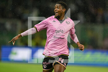 2023-05-19 - Palermo’s Jérémie Broh during the Italian Serie BKT soccer match Palermo FC vs. Brescia at the Renzo Barbera stadium in Palermo, Italy, 19th of May 2023 - PALERMO FC VS BRESCIA CALCIO - ITALIAN SERIE B - SOCCER
