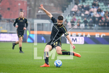 2023-02-25 - Venezia's Andrea Carboni in action - VENEZIA FC VS CAGLIARI CALCIO - ITALIAN SERIE B - SOCCER