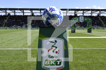 2023-04-10 - Official Ball during the 32th day of the Serie B Championship between Frosinone Calcio vs Ascoli Calcio 1898 FC on April 10, 2023 at the Stadio Benito Stirpe in Frosinone, Italy. - FROSINONE CALCIO VS ASCOLI CALCIO - ITALIAN SERIE B - SOCCER