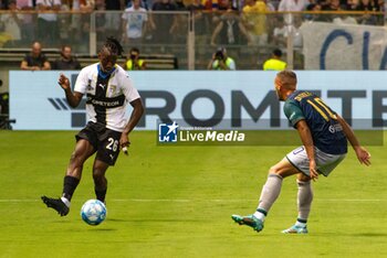 2023-08-20 - Woyo Coulibaly (Parma) passing the ball against Davide Di Molfetta(Feralpiso) - PARMA CALCIO VS FERALPISALò - ITALIAN SERIE B - SOCCER